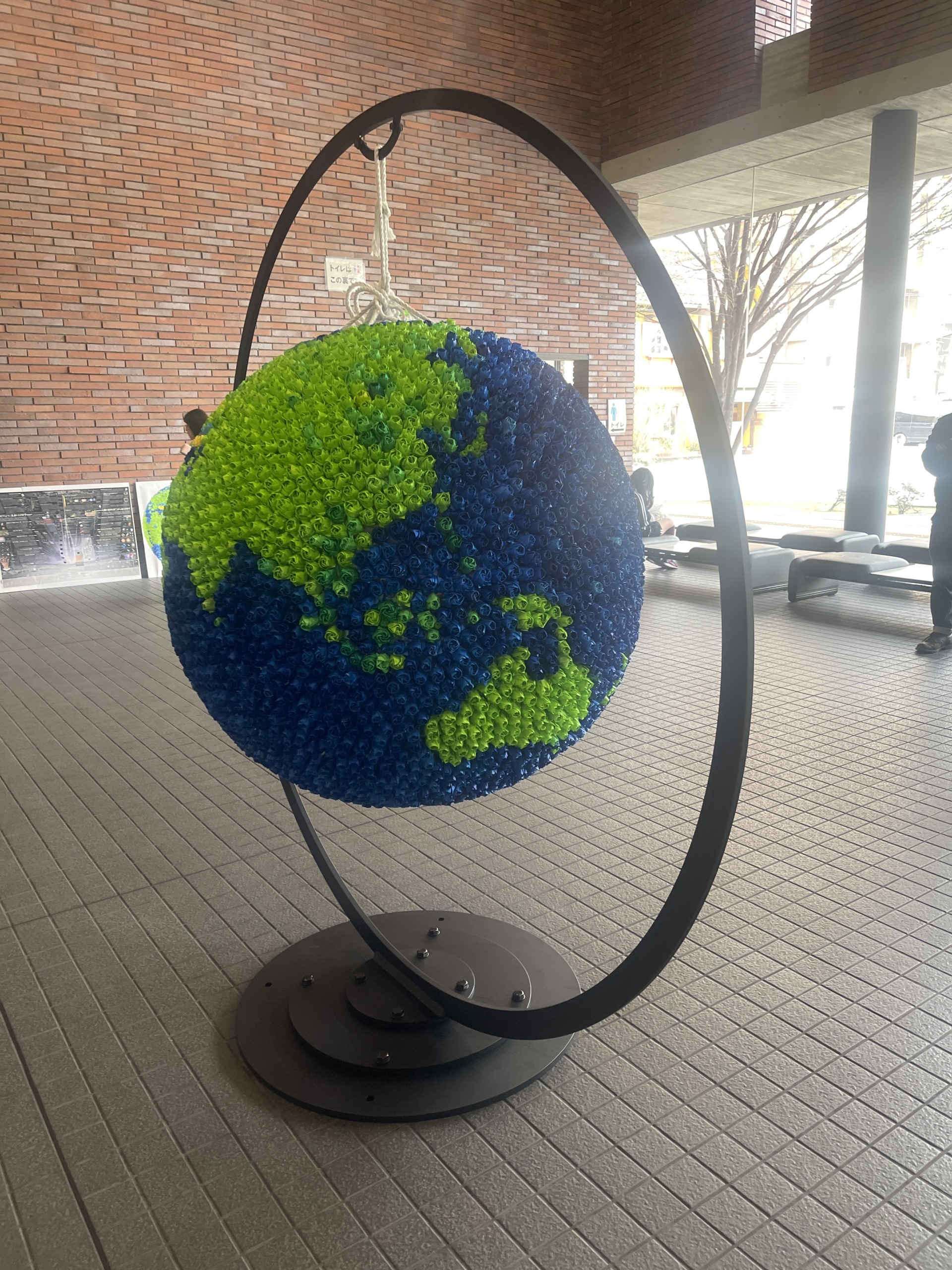 巨大アート作品「バラの地球」in福山 - 一般社団法人A&A